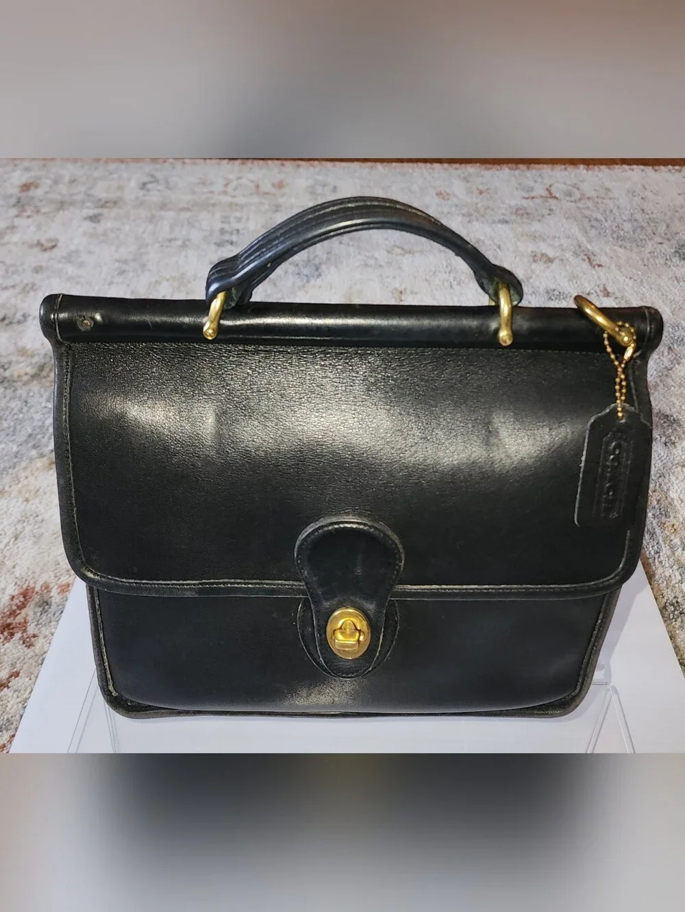 Coach Willis Vintage Leather Bag with Gold Hardware. 1996. D6L-9927. 10×10.5×2.